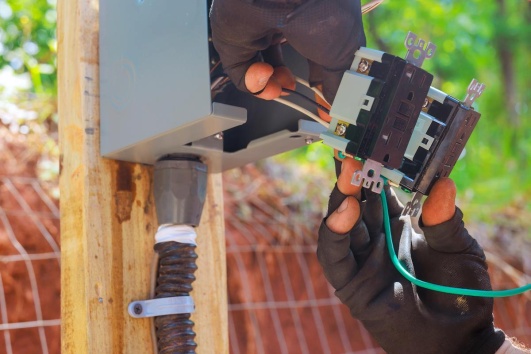 disjoncteur exterieur sorti par un professionel artisan electricien