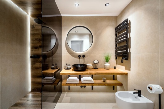 Salle de bain avec miroir rond