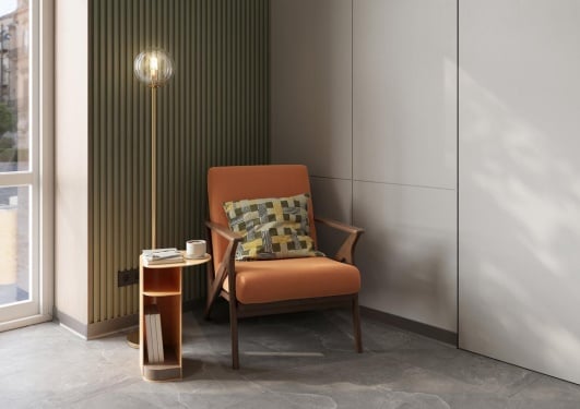 recoin avec fauteuil et lampe