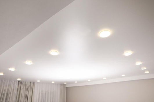 spots rond sur plafond rectangle installation professionnnelle