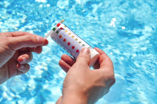 mesurez le chlore de votre piscine avec nos conseils chez Ootravaux