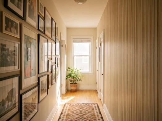 couloir comme galerie de cadres