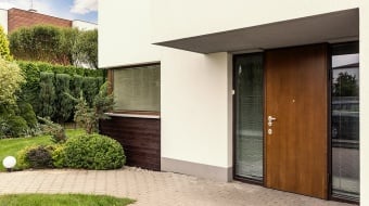 Porte d'entrée en bois