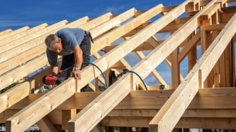 traitement-charpente-comment-trouver-le-meilleur-artisan-ootravaux