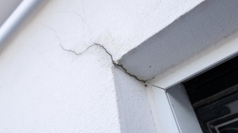 Fissure sur une maison : quelles causes, quelles solutions ?
