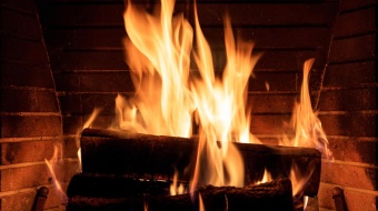 jolie flamme dans cheminee