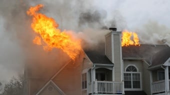 maison-en-feu-ootravaux