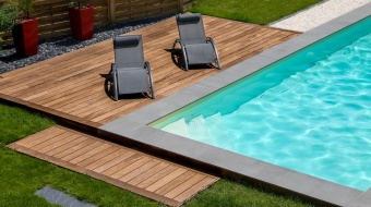 Les meilleurs bois pour une terrasse de piscine