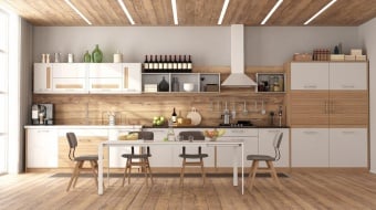 joli parquet dans une cuisine 