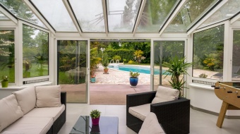 salon verandavu sur piscine 