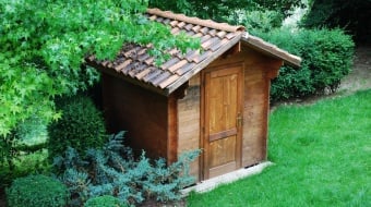 Comment bien réaliser les fondations d'un abri de jardin ?
