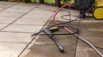 Conseils pour bien nettoyer une terrasse en béton
