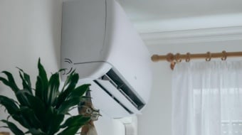 clime reversible ou chauffage à gaz : lequel choisir ?