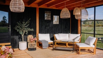 pergola avec sol en bois